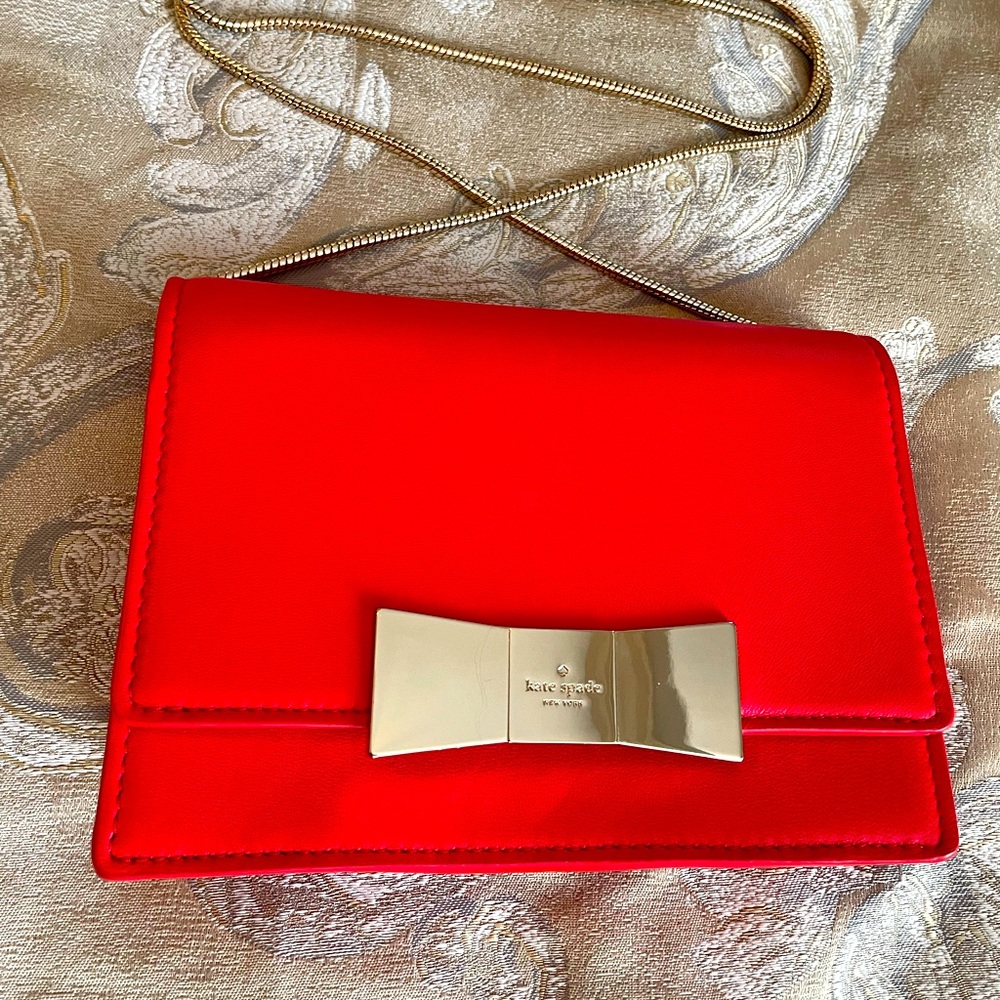 Kate Spade red clutch with removable gold chain, like new! ♥️